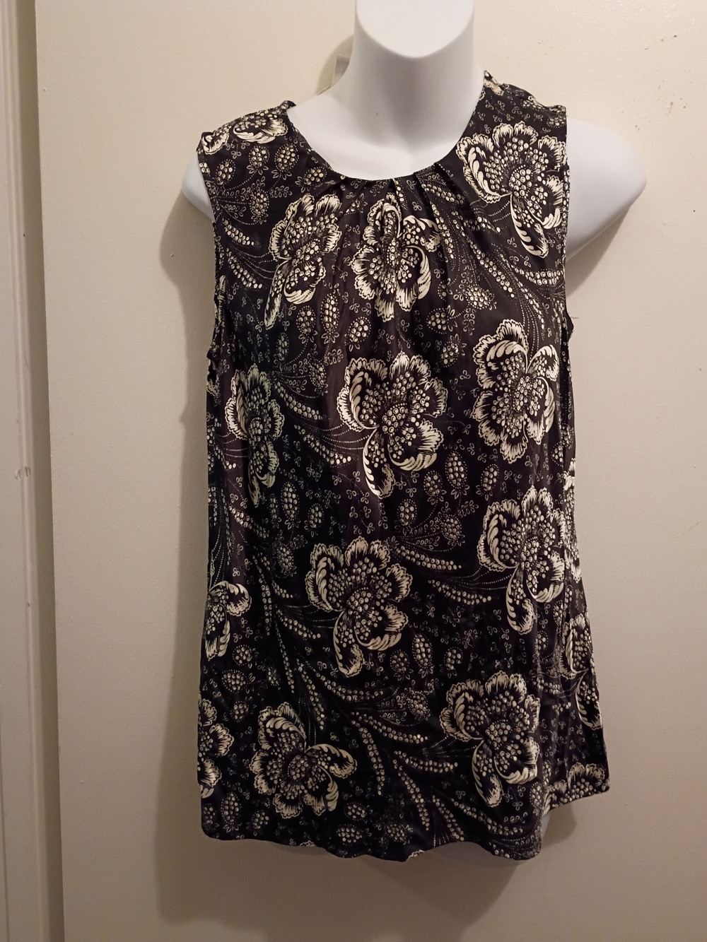 Talbots Black Sleeveless Floral Pleat-Front Camisole
